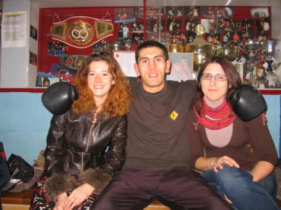 les boxeuses Ingrid et Saraha soutienent le pro mourad Kasmi