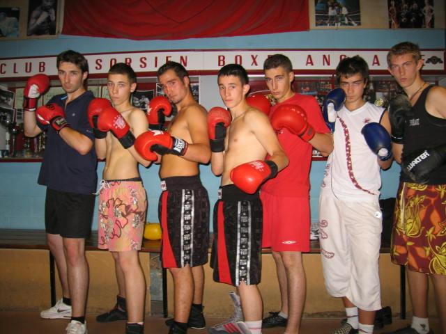 img-laurent-mathieu-lucas-kevin-et-les-autres-entourent-antoine-et-damiens.jpg